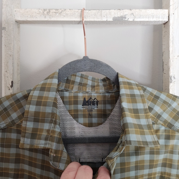 REI top men's size large Sahara tech plaid button down short sleeve UPF 50+ - Picture 3 of 8